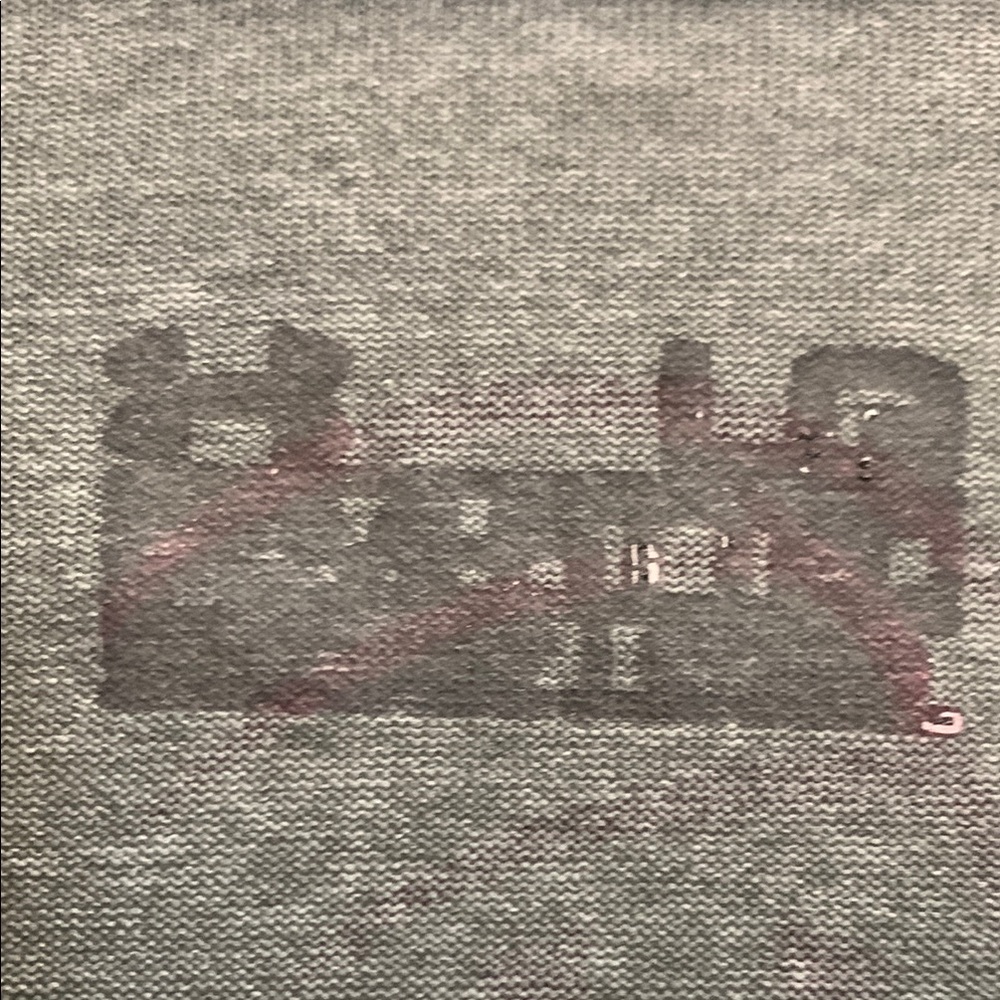 3/$20✨ Under Armour Heat Gear Gray Graphic Short Sleeve Tee - Picture 5 of 9